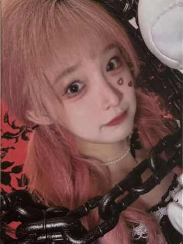 杨宇馨《鬼影重重》万圣节主题小卡