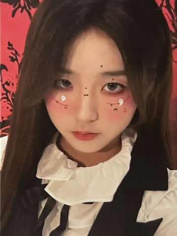 周童玥《鬼影重重》万圣节主题小卡