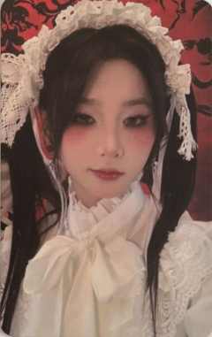 李婷《鬼影重重》万圣节主题小卡