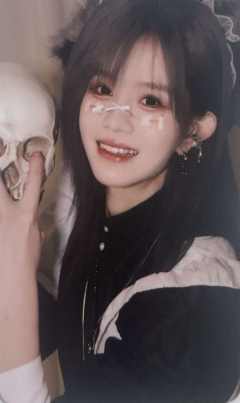 柏欣妤《鬼影重重》万圣节主题小卡