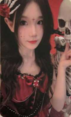 鲍雨欣《鬼影重重》万圣节主题小卡