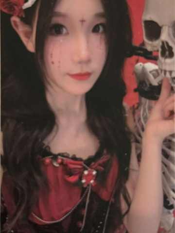 鲍雨欣《鬼影重重》万圣节主题小卡