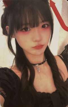 曾昕妍《鬼影重重》万圣节主题小卡