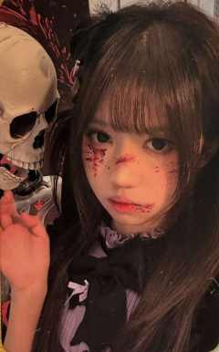 黄子欣《鬼影重重》万圣节主题小卡