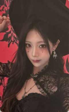 蒋欣洳《鬼影重重》万圣节主题小卡