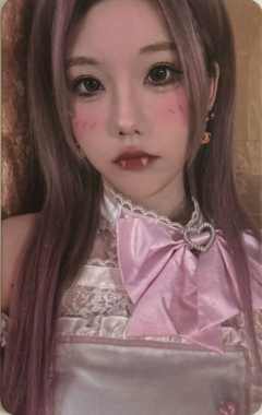 马昕玥《鬼影重重》万圣节主题小卡