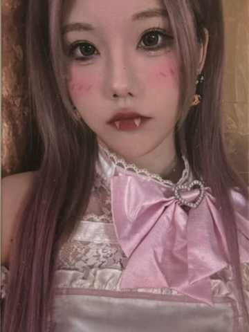 马昕玥《鬼影重重》万圣节主题小卡