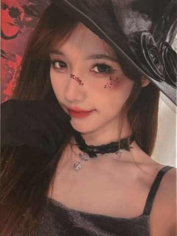 宋昕冉《鬼影重重》万圣节主题小卡