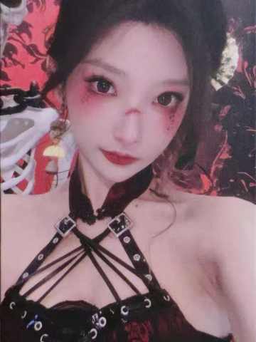 刘小涵《鬼影重重》万圣节主题小卡