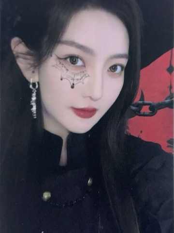 青钰雯《鬼影重重》万圣节主题小卡