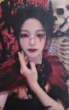 柳雨呈《鬼影重重》万圣节主题小卡