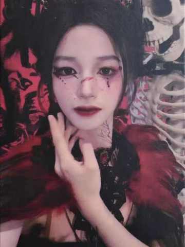 柳雨呈《鬼影重重》万圣节主题小卡