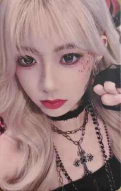 芦馨怡《鬼影重重》万圣节主题小卡