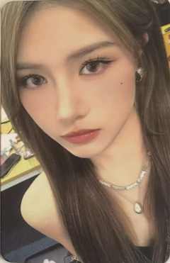 朱怡欣 上海时装周小卡ver.B