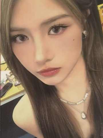 朱怡欣 上海时装周小卡ver.B