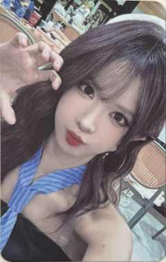 杨冰怡 上海时装周小卡ver.B