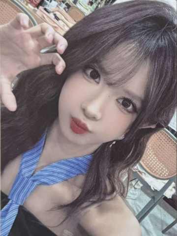 杨冰怡 上海时装周小卡ver.B