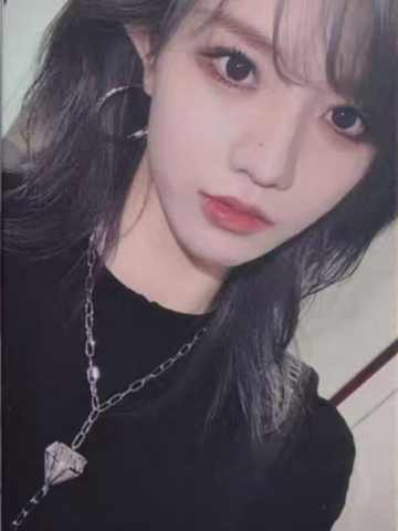 柏欣妤 上海时装周小卡ver.B