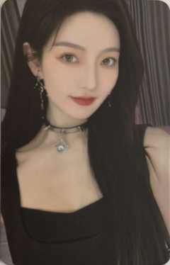 青钰雯 上海时装周小卡ver.B