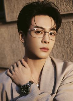 阿玛尼代言周边