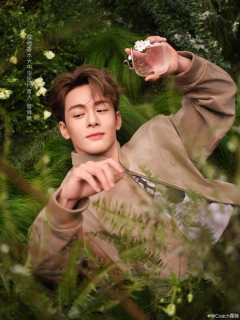 蔻驰香水代言周边