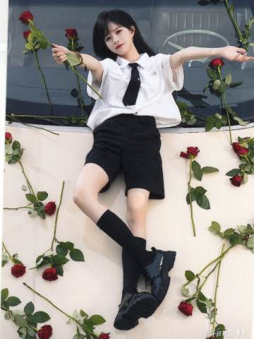 柏欣妤 25生日公演潮流包
