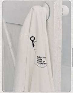 围与困主题空间展T恤-钥匙-资料图