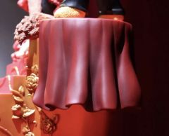 马戏指挥和玫瑰舞者同台演出-资料图
