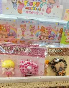 限定吊卡-巧克力抱抱-资料图