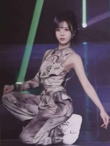 吴羽霏 九周年典藏卡 ver.A