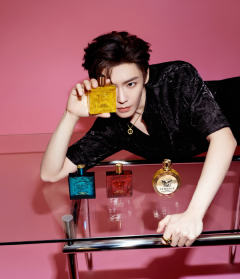 范思哲香水代言周边