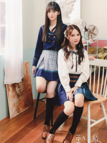 姜杉&张雨鑫 勇不勇敢标准内封合照
