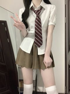 收腰衬衫-资料图