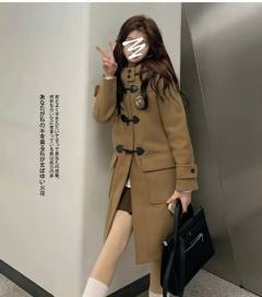 神明少女牛角扣大衣-资料图