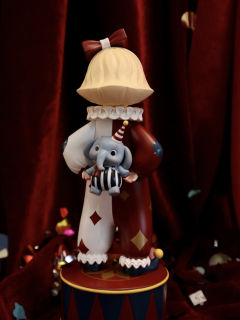 马戏团小丑卷卷-资料图