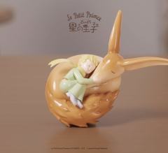 hold me close-资料图