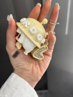 小黄帽Q酱-资料图
