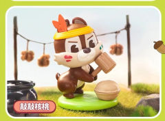 敲敲核桃-资料图
