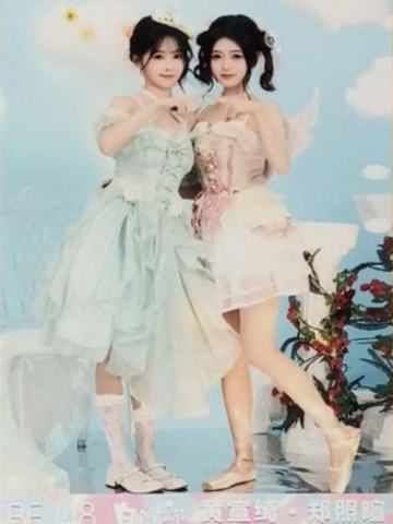 黄宣绮&郑照暄 白色情人节合照