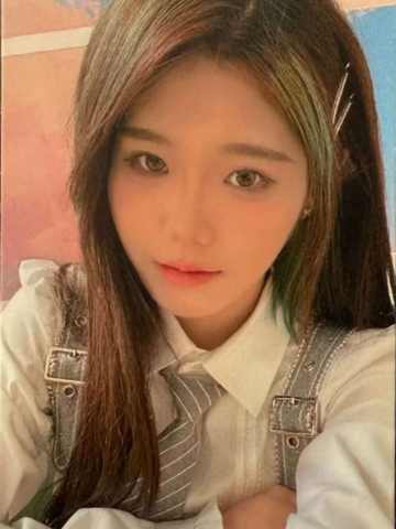 金宛莹 B·RISE梦之门礼包未公开小卡