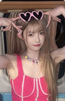 张琼予 Bye Bad Bye特别版自拍小卡 ver.B
