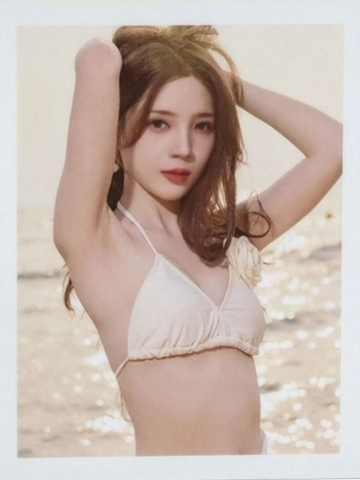 周湘 Bye Bad Bye撕拉拍立得