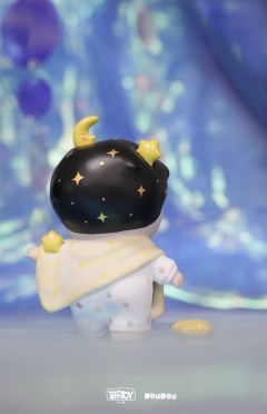 月夜游梦-资料图