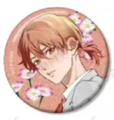 矢口恭介近景-西装徽章