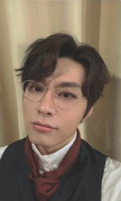 李炜鹏伊万2023年视觉书小卡