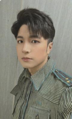 钟舜傲闪电自拍小卡