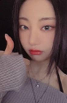 首尔场周挂链卡 妍
