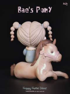 木雕小马-资料图