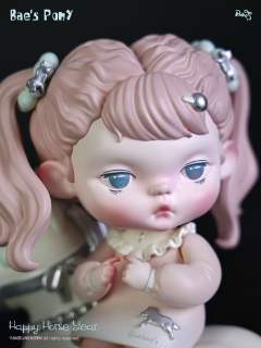 木雕小马-资料图