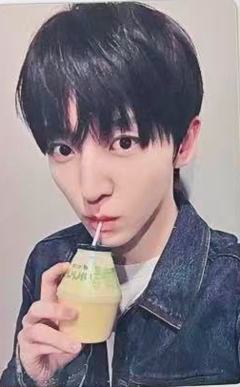 yzy幸运卡7 香蕉牛奶ver.